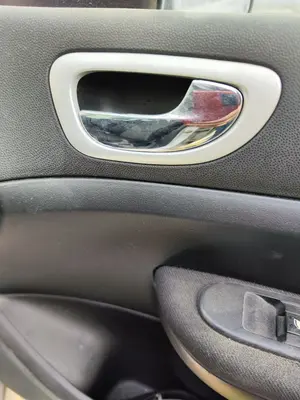 Foto de MANETA INTERIOR TRASERA DERECHA PEUGEOT 307 BERLINA (S2) 1.6 16V HDi (90 CV / 66 KW) referencia 9143F5