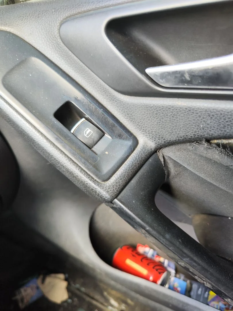 Foto de MANDO ELEVALUNAS DELANTERO DERECHO VOLKSWAGEN GOLF VI (5K1)(10.2008) 2.0 TDI (110 CV / 81 KW)