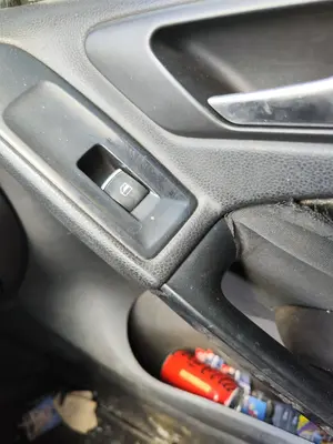 Foto de MANDO ELEVALUNAS DELANTERO DERECHO VOLKSWAGEN GOLF VI (5K1)(10.2008) 2.0 TDI (110 CV / 81 KW)