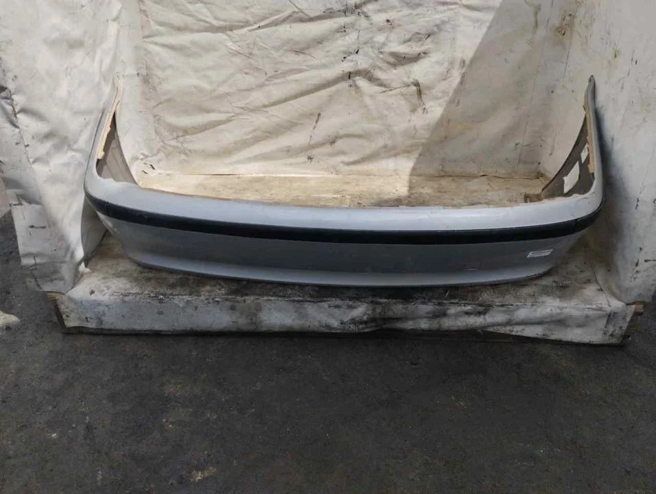 Foto de PARAGOLPES TRASERO BMW SERIE 3 BERLINA (E46) referencia BM04028BA