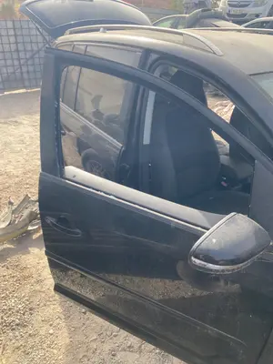 Foto de PUERTA DELANTERA DERECHA VOLKSWAGEN TOURAN (1T3) 1.6 TDI DPF (105 CV / 77 KW) referencia 1T0831056AB