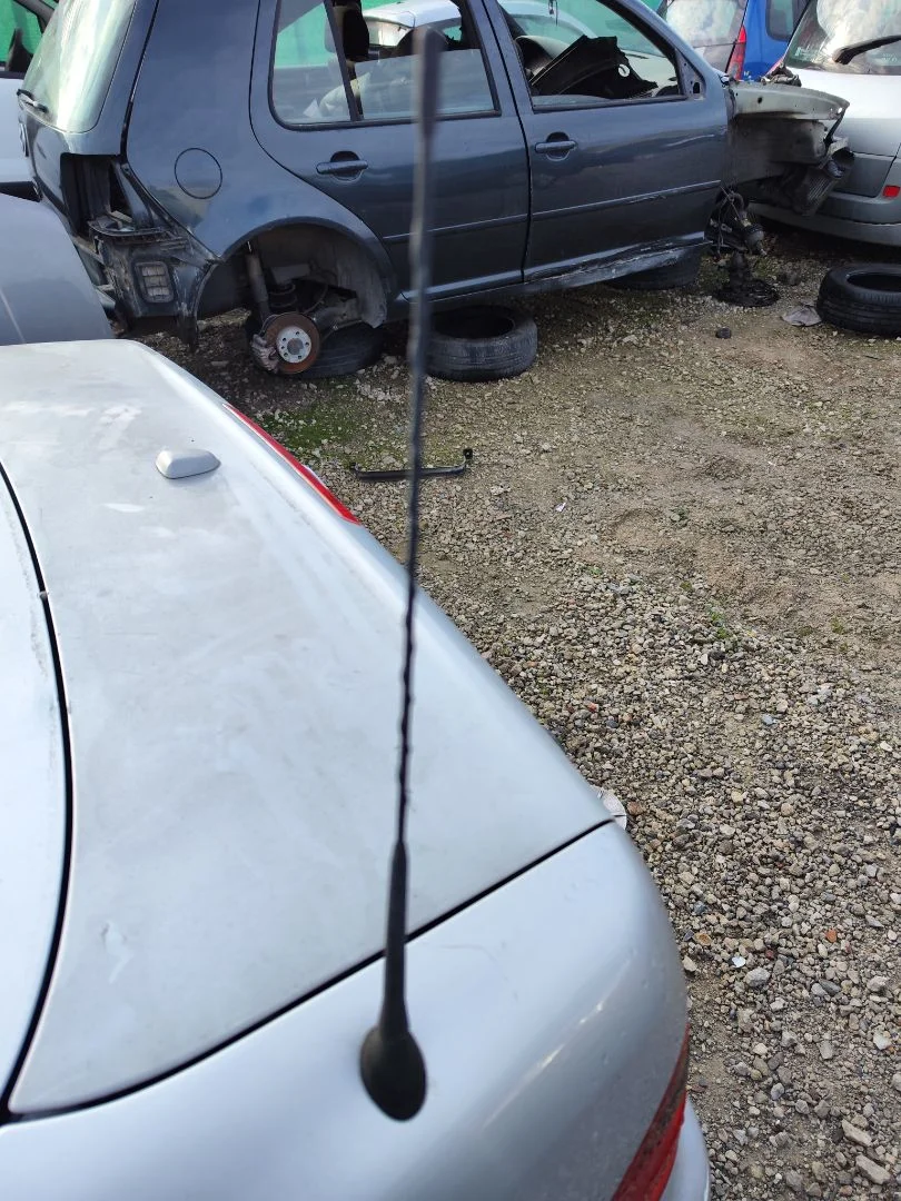 Foto de ANTENA MERCEDES-BENZ CLK (BM 208) CABRIO 3.2 V6 18V CAT (218 CV / 160 KW)