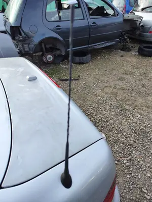 Foto de ANTENA MERCEDES-BENZ CLK (BM 208) CABRIO 3.2 V6 18V CAT (218 CV / 160 KW)
