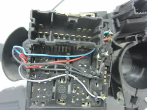Foto de MANDO MULTIFUNCION RENAULT CLIO IV 1.5 dCi Diesel FAP (90 CV / 66 KW) referencia 255671 foto 3