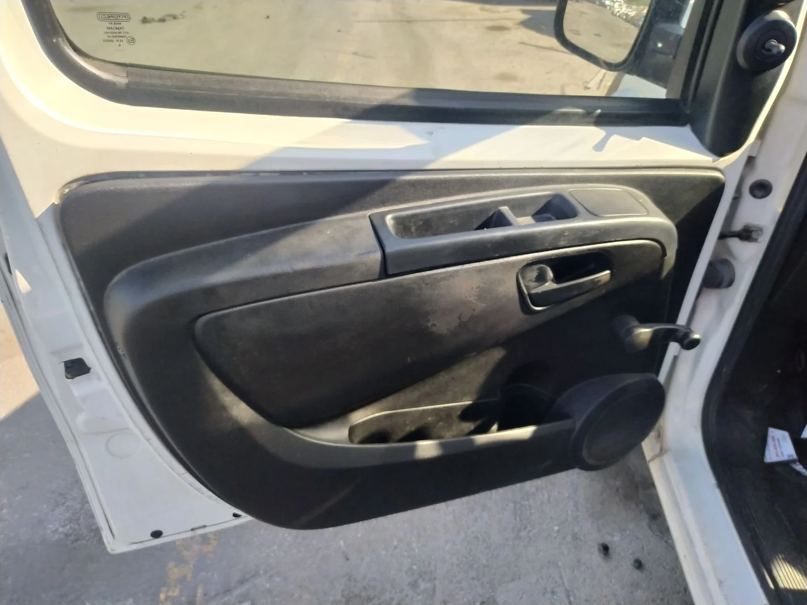 Foto de CERRADURA PUERTA DELANTERA IZQUIERDA FIAT III FIORINO (225) 1.3 16V JTD CAT (75 CV / 55 KW) referencia 0052131225