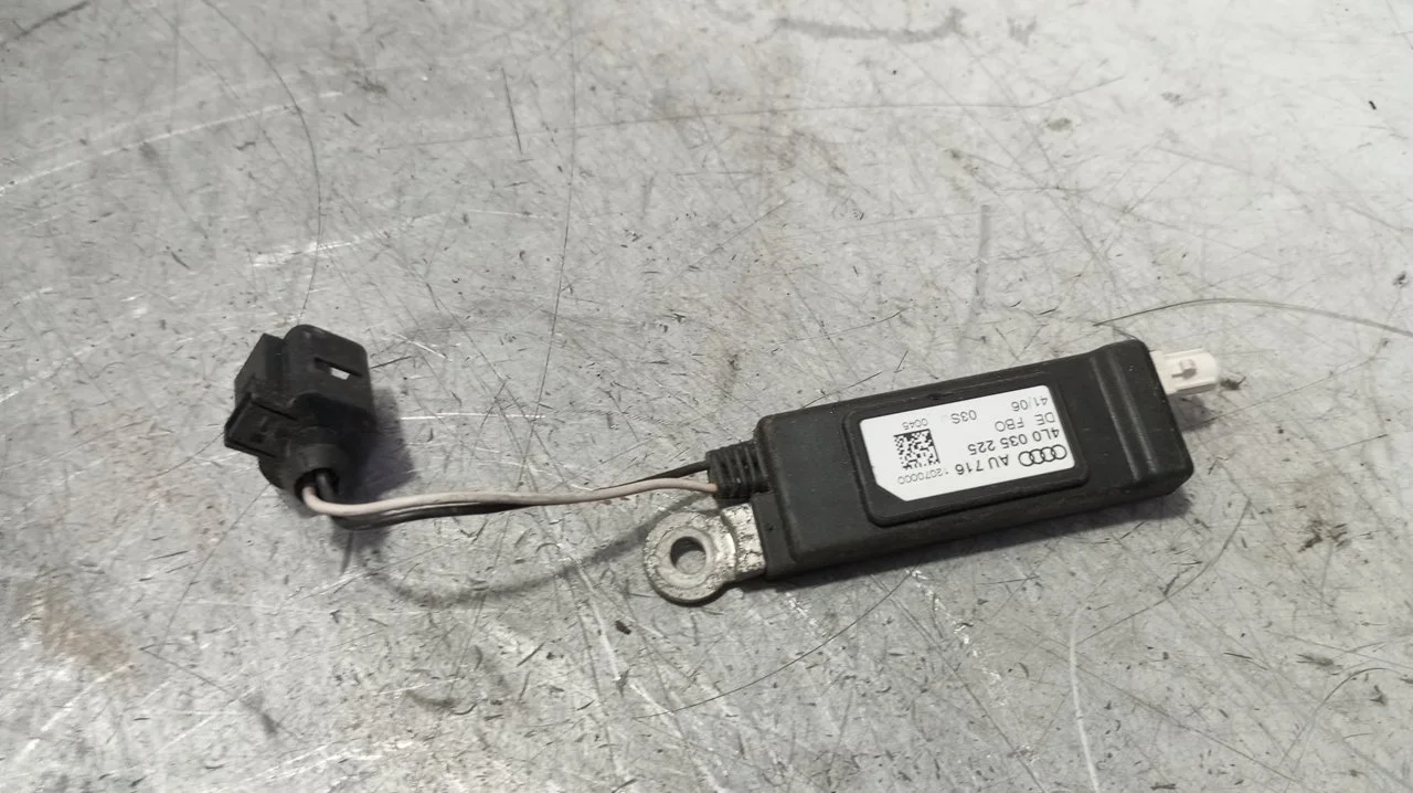 Foto de ANTENA AUDI Q7 (4L) 3.0 V6 24V TDI (239 CV / 176 KW) referencia 4L0035225