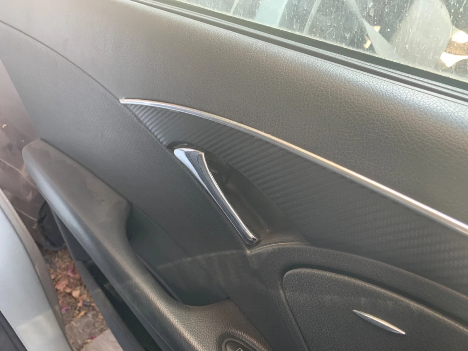 Foto de MANETA INTERIOR TRASERA IZQUIERDA MERCEDES-BENZ CLASE E (BM 211) BERLINA 2.7 CDI CAT (177 CV / 130 KW) referencia A2117300128 9E97