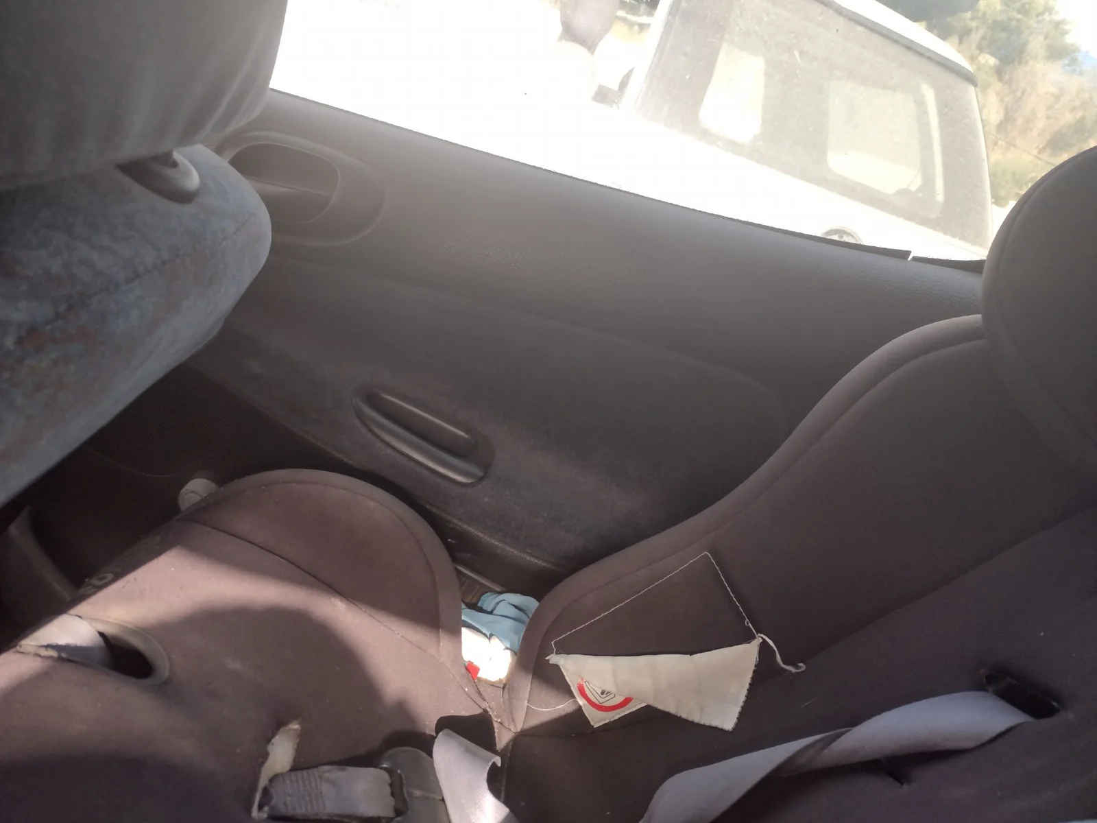 Foto de MANETA INTERIOR TRASERA DERECHA PEUGEOT 206 1.9 Diesel (69 CV / 51 KW)