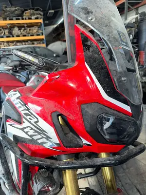 Foto de CARENADO DELANTERO DERECHO HONDA CRF 1000L AFRICA TWIN 998 cm3 - 70 kW (95 CV / 70 KW)