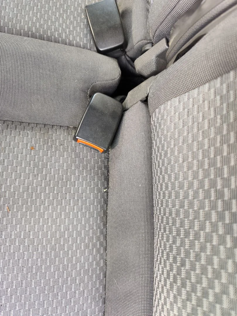 Foto de ENGANCHE CINTURON TRASERO IZQUIERDO FORD FOCUS C-MAX (CAP)(2003) 1.6 TDCi CAT (109 CV / 80 KW)