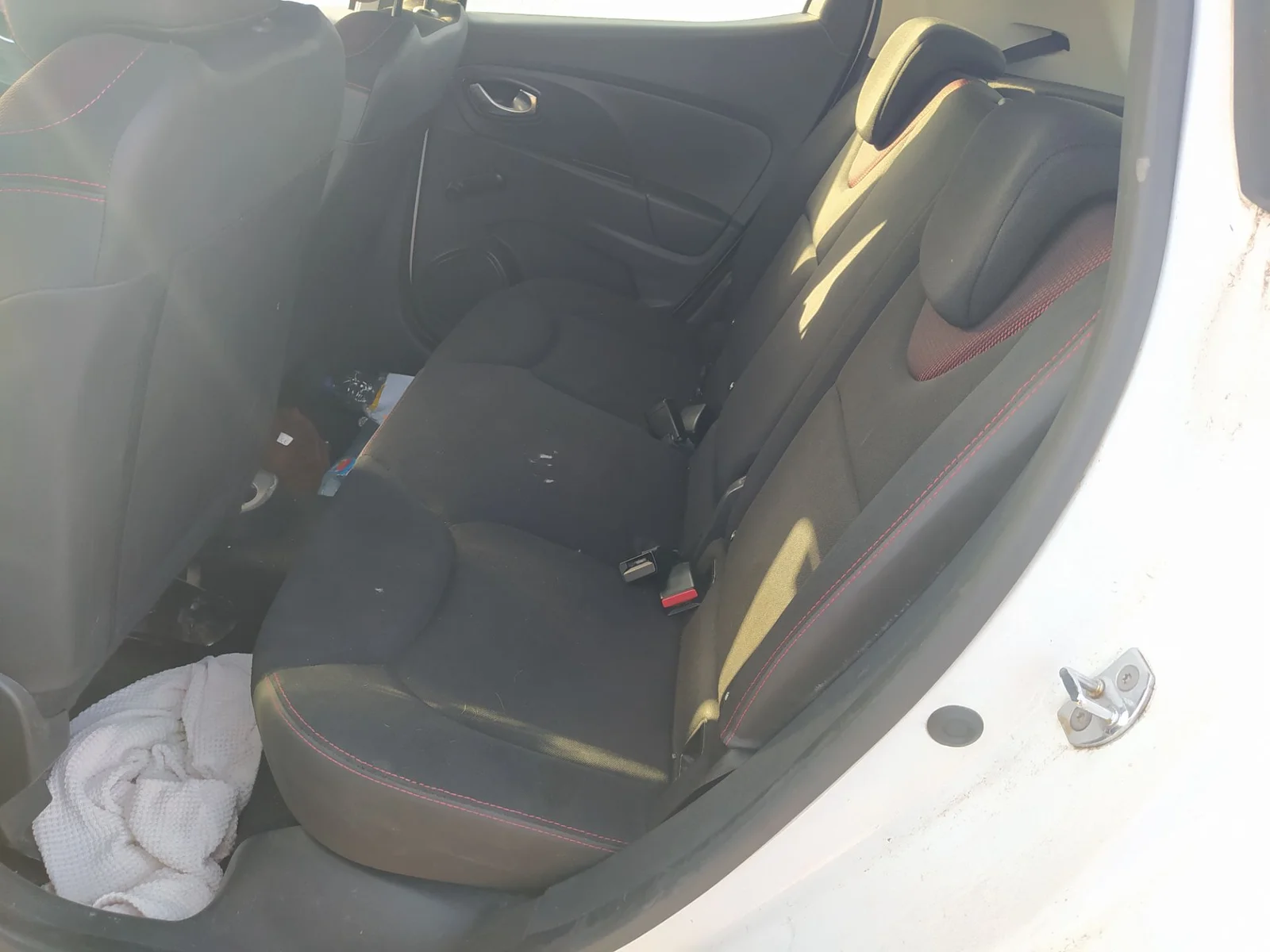 Foto de ASIENTOS TRASERO IZQUIERDO RENAULT CLIO IV 1.2 16V (73 CV / 54 KW)