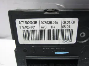 Foto de MOTOR ELEVALUNAS DELANTERO DERECHO RENAULT LAGUNA III BERLINA 2.0 dCi Diesel CAT (131 CV / 96 KW) referencia 80730000 foto 4