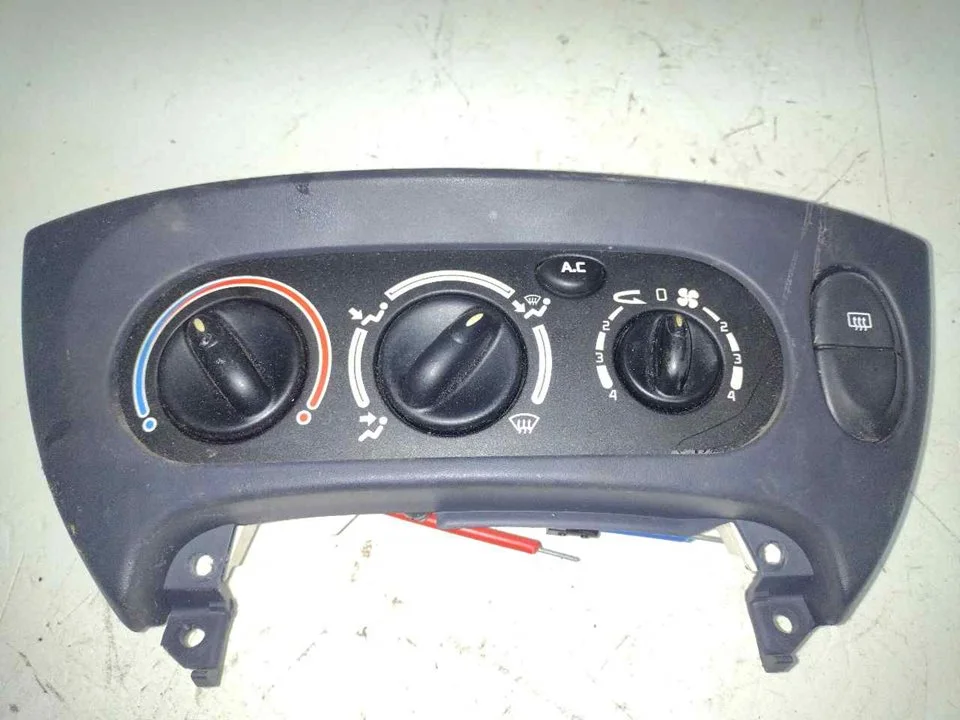 Foto de MANDO CLIMATIZADOR RENAULT MEGANE I FASE 2 GRANDTOUR (KA...) 1.9 dTi Diesel CAT (98 CV / 72 KW) referencia 100820