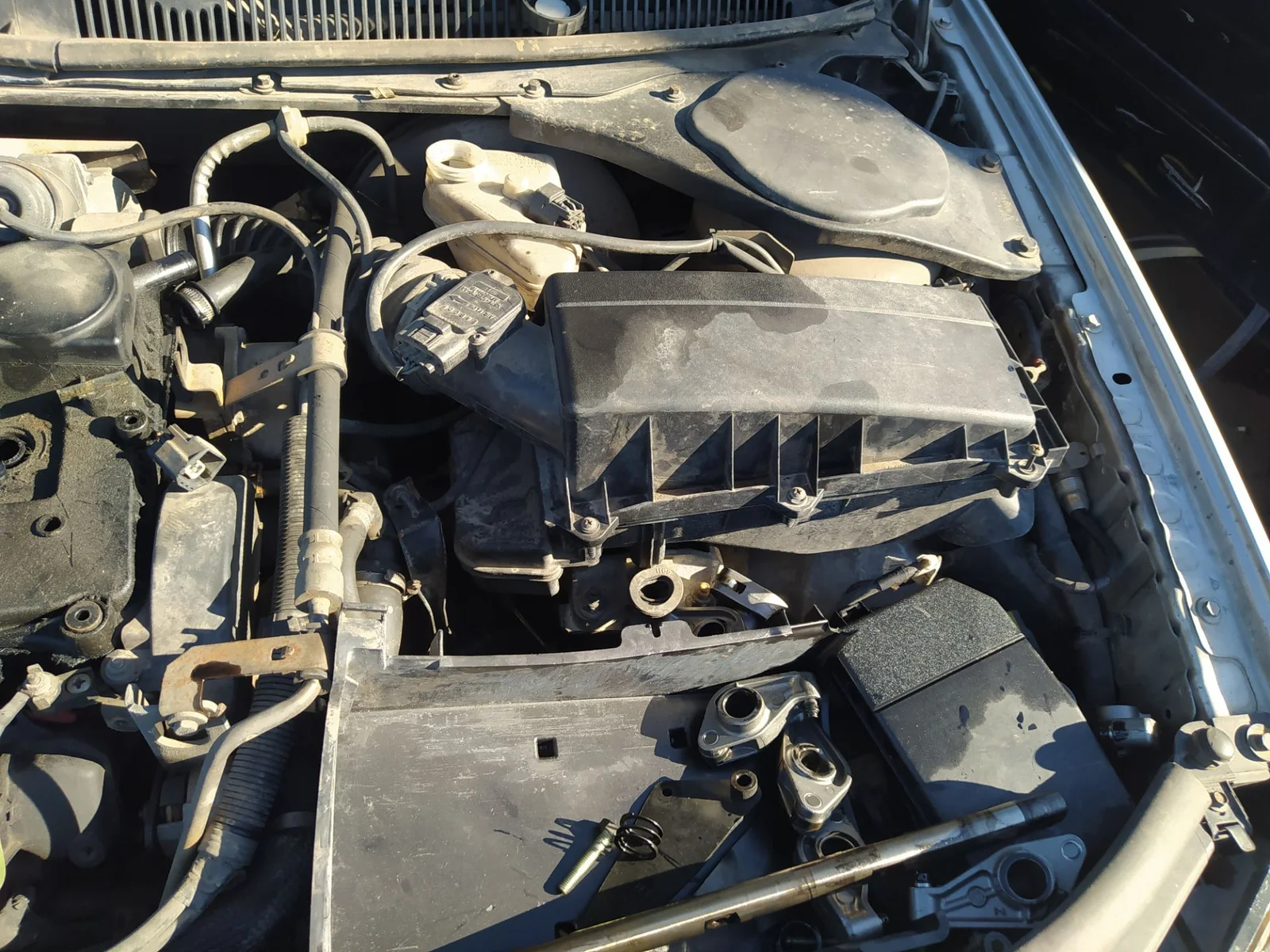 Foto de CAJA RELES / FUSIBLES FORD MONDEO BERLINA (GE) 2.0 TDCi CAT (131 CV / 96 KW)
