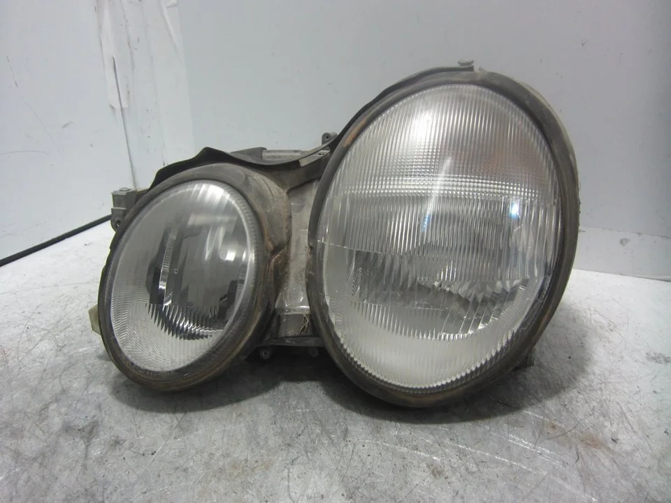 Foto de FARO IZQUIERDO MERCEDES-BENZ CLK (BM 208) CABRIO 3.2 V6 18V CAT (218 CV / 160 KW) referencia 084401147L