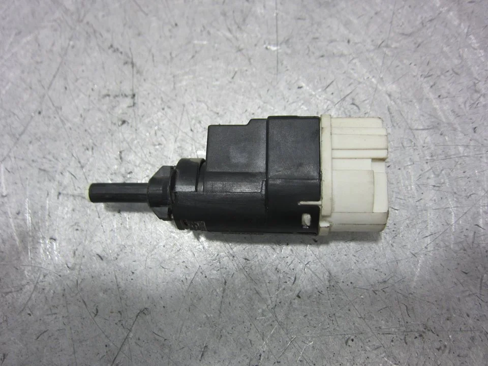 Foto de INTERRUPTOR DACIA DOKKER 1.5 dCi Diesel FAP CAT (90 CV / 66 KW) referencia 253206170R