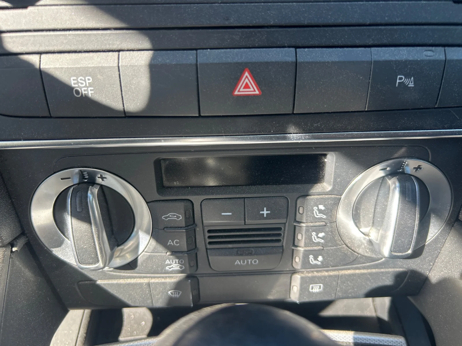 Foto de MANDO CALEFACCION / AIRE ACONDICIONADO AUDI A3 SPORTBACK (8PA) 2.0 16V TFSI (200 CV / 147 KW) referencia 8P0820043BMFKZ