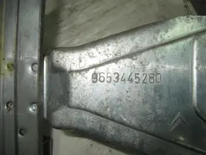 Foto de ELEVALUNAS TRASERO DERECHO CITROEN C3 1.4 HDi (68 CV / 50 KW) referencia 9653445280 foto 8