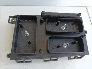 Foto de CAJA RELES / FUSIBLES OPEL ASTRA H CARAVAN referencia 5DK00866832 foto 3