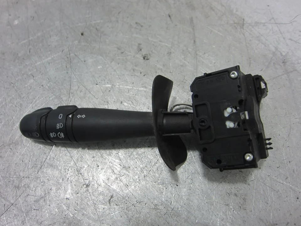 Foto de MANDO LUCES RENAULT CLIO II FASE II (B/CB0) 1.2 (75 CV / 55 KW) referencia 6166018