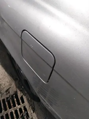 Foto de TAPA EXTERIOR COMBUSTIBLE KIA SEPHIA II