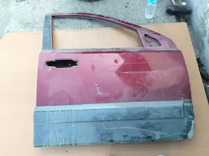Foto de PUERTA DELANTERA DERECHA MITSUBISHI MONTERO (L040)