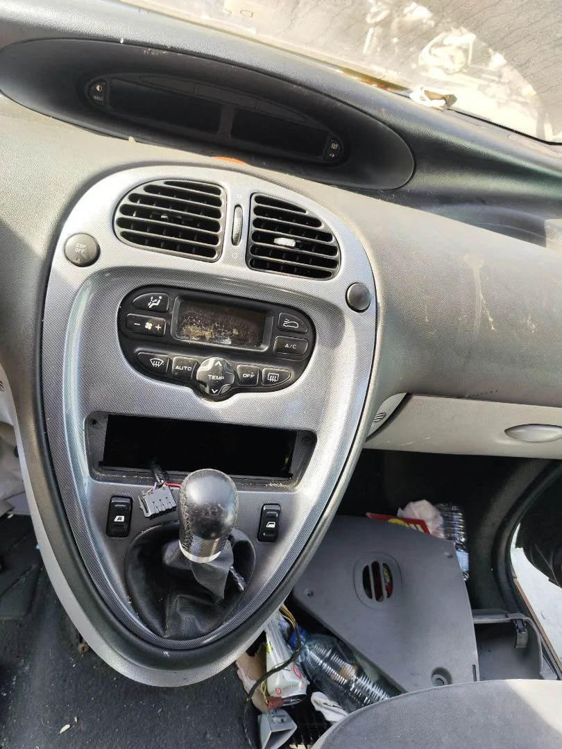 Foto de CONSOLA CENTRAL CITROEN XSARA PICASSO 1.6 HDi CAT (9HY / DV6TED4) (109 CV / 80 KW)