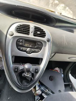 Foto de CONSOLA CENTRAL CITROEN XSARA PICASSO 1.6 HDi CAT (9HY / DV6TED4) (109 CV / 80 KW)