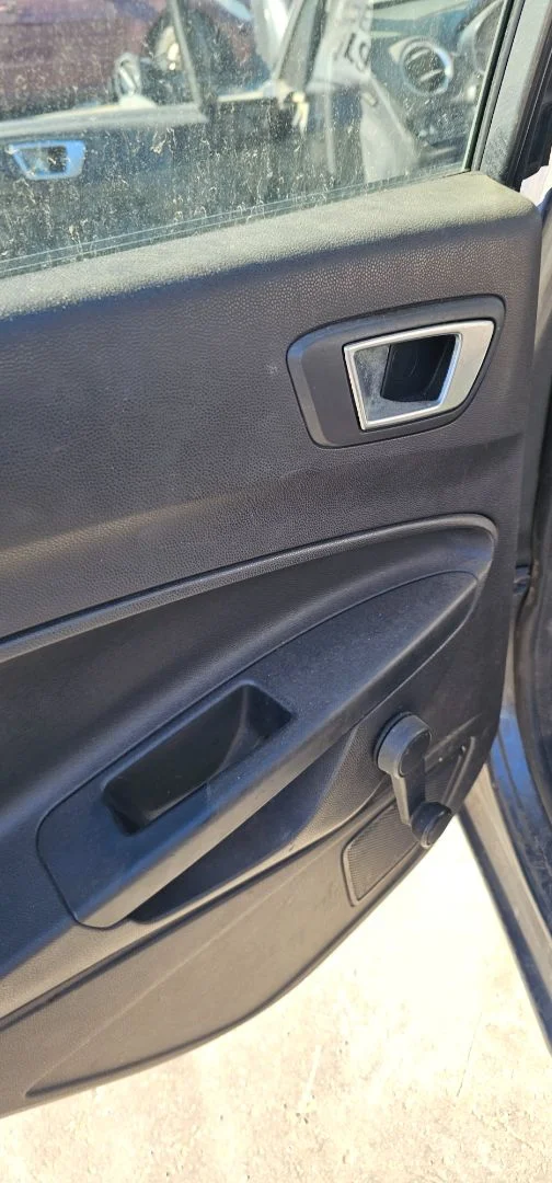 Foto de MANETA INTERIOR TRASERA IZQUIERDA FORD FIESTA (CNN) 1.25 16V CAT (82 CV / 60 KW)