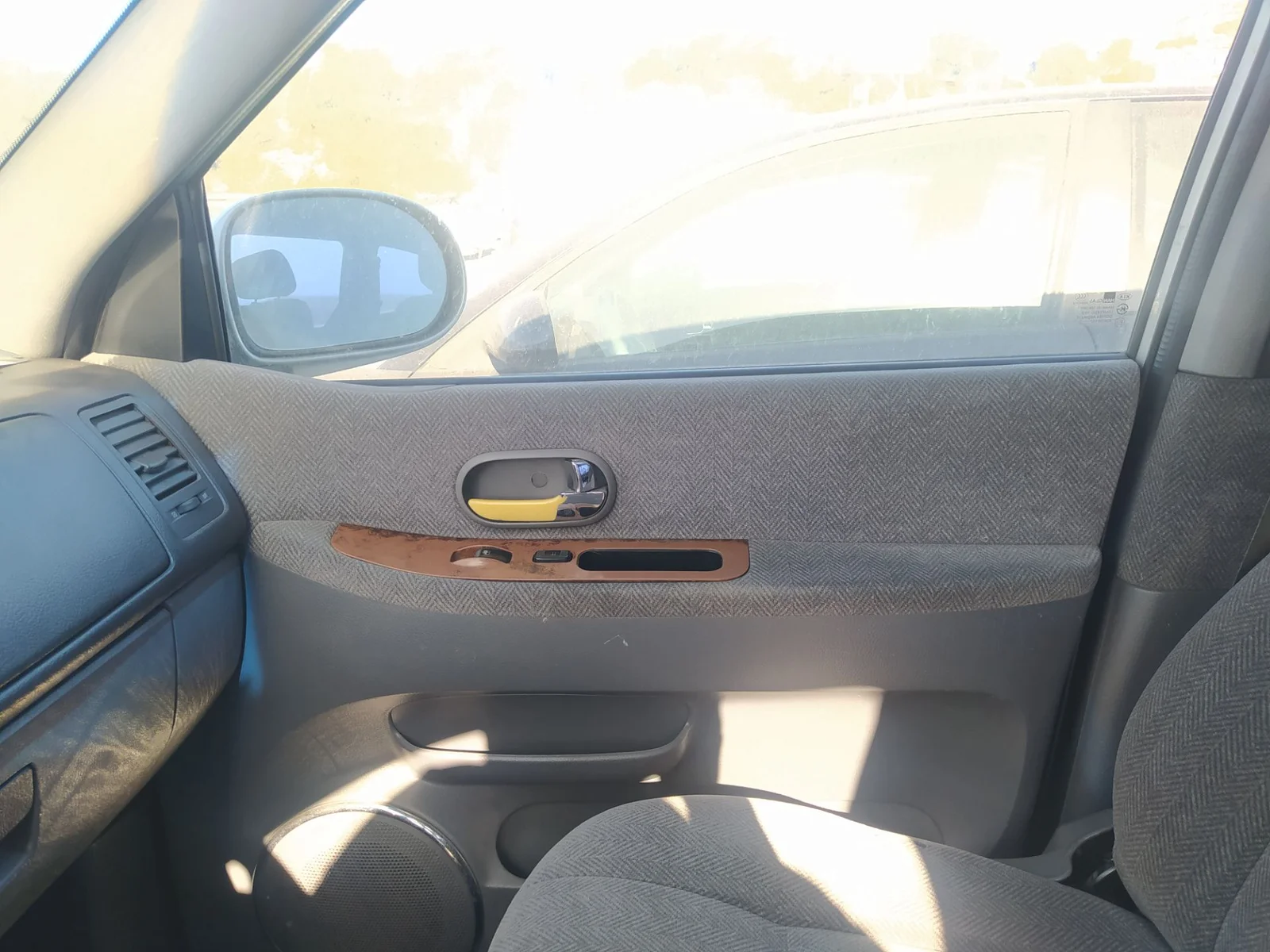 Foto de CERRADURA PUERTA DELANTERA DERECHA KIA CARNIVAL II (FL) 2.9 CRDi CAT (144 CV / 106 KW) referencia 0K53A58310A
