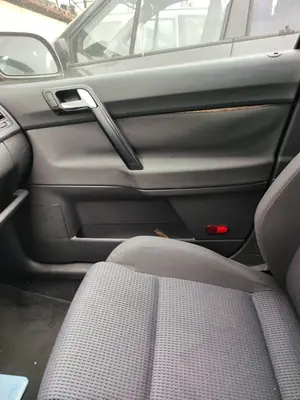 Foto de GUARNECIDO PUERTA DELANTERA DERECHA VOLKSWAGEN POLO IV (9N1) 1.4 16V (75 CV / 55 KW) referencia 6Q4867012GFFKZ