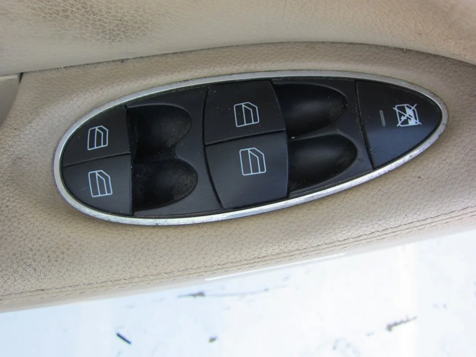 Foto de MANDO ELEVALUNAS DELANTERO IZQUIERDO MERCEDES-BENZ CLS (BM 219) 3.0 CDI CAT (224 CV / 165 KW)