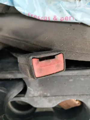 Foto de ENGANCHE CINTURON DELANTERO IZQUIERDO SEAT ARONA (KJ) 1.6 TDI (116 CV / 85 KW)