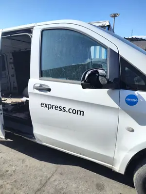 Foto de PUERTA DELANTERA DERECHA MERCEDES-BENZ VITO FURGÓN (447) 1.6 CDI CAT (114 CV / 84 KW) referencia A4477206700 foto 2