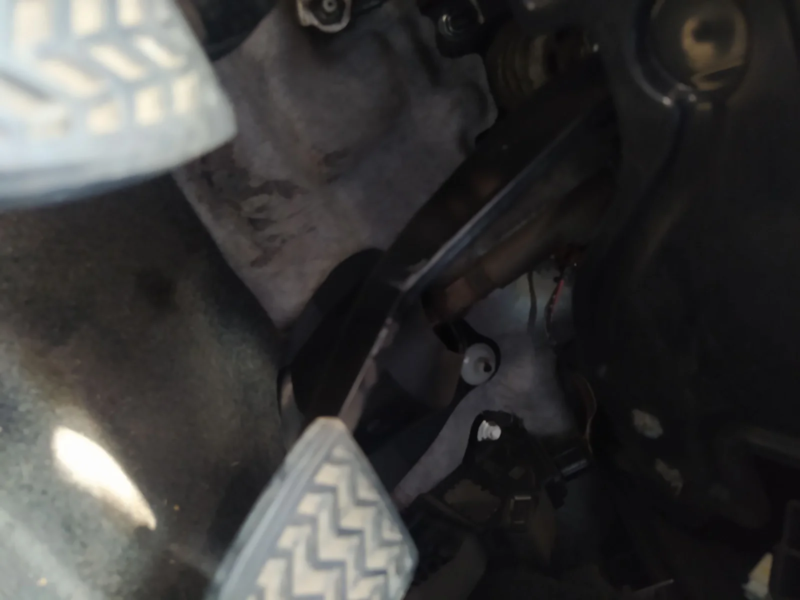 Foto de PEDAL FRENO TOYOTA YARIS (KSP9/SCP9/NLP9) 1.4 Turbodiesel CAT (90 CV / 66 KW)