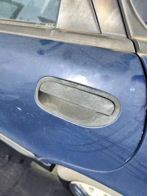 Foto de CERRADURA PUERTA TRASERA IZQUIERDA VOLVO S40 BERLINA 1.9 Diesel CAT (116 CV / 85 KW) referencia 30850811