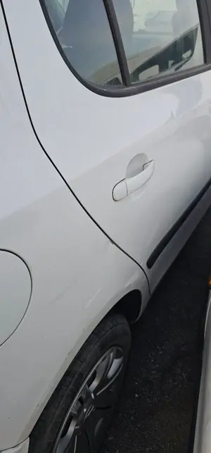 Foto de CERRADURA PUERTA TRASERA DERECHA SKODA FABIA (5J2) 1.2  (60 CV / 44 KW) referencia 5N0839015R