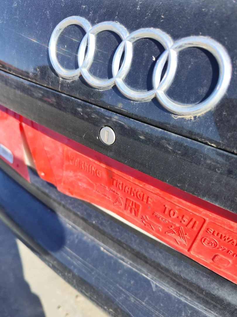 Foto de CERRADURA MALETERO / PORTON AUDI A3 (8L) 1.6 (102 CV / 75 KW)