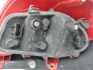 Foto de PILOTO TRASERO DERECHO RENAULT CLIO III 1.5 dCi Diesel CAT (86 CV / 63 KW) referencia 8200459960 foto 5