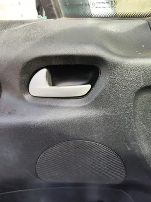 Foto de MANETA INTERIOR DELANTERA IZQUIERDA PEUGEOT 207 1.6 16V HDi (90 CV / 66 KW) referencia 9143L9
