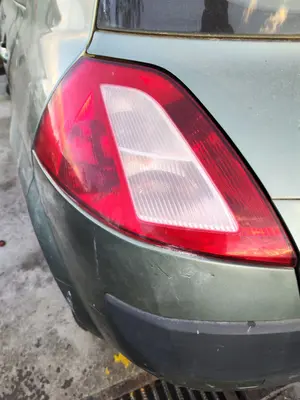Foto de PILOTO TRASERO IZQUIERDO RENAULT MEGANE II BERLINA 5P referencia 8200073236