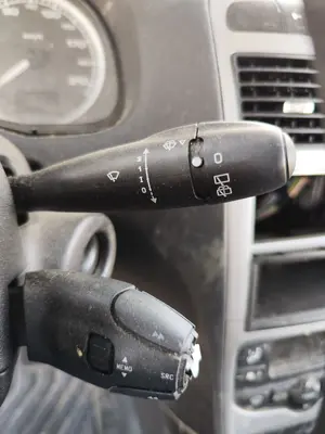 Foto de MANDO MULTIFUNCION PEUGEOT 307 (S1)(04.2001) 1.6 16V CAT (109 CV / 80 KW) foto 4