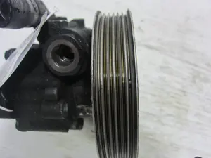 Foto de BOMBA DIRECCION VOLKSWAGEN PASSAT BERLINA (3B3) referencia 059145255 foto 2