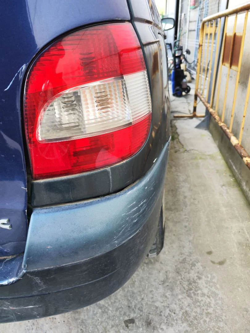Foto de PILOTO TRASERO DERECHO RENAULT SCENIC I (JA...) 1.9 dCi Diesel CAT (102 CV / 75 KW) referencia 7700428055