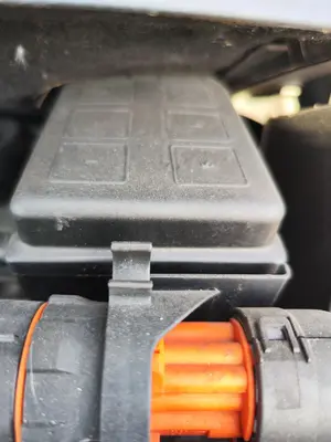 Foto de CAJA RELES / FUSIBLES OPEL ZAFIRA A 2.0 DTI (101 CV / 74 KW)