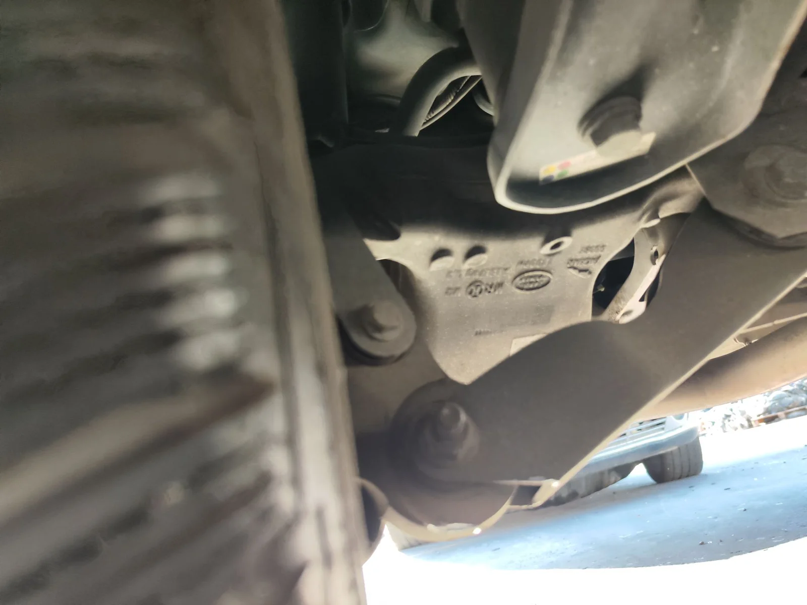 Foto de BRAZO SUSPENSION TRASERO DERECHO JAGUAR F-PACE 3.0 V6 Diesel CAT (301 CV / 221 KW) referencia T4A1007