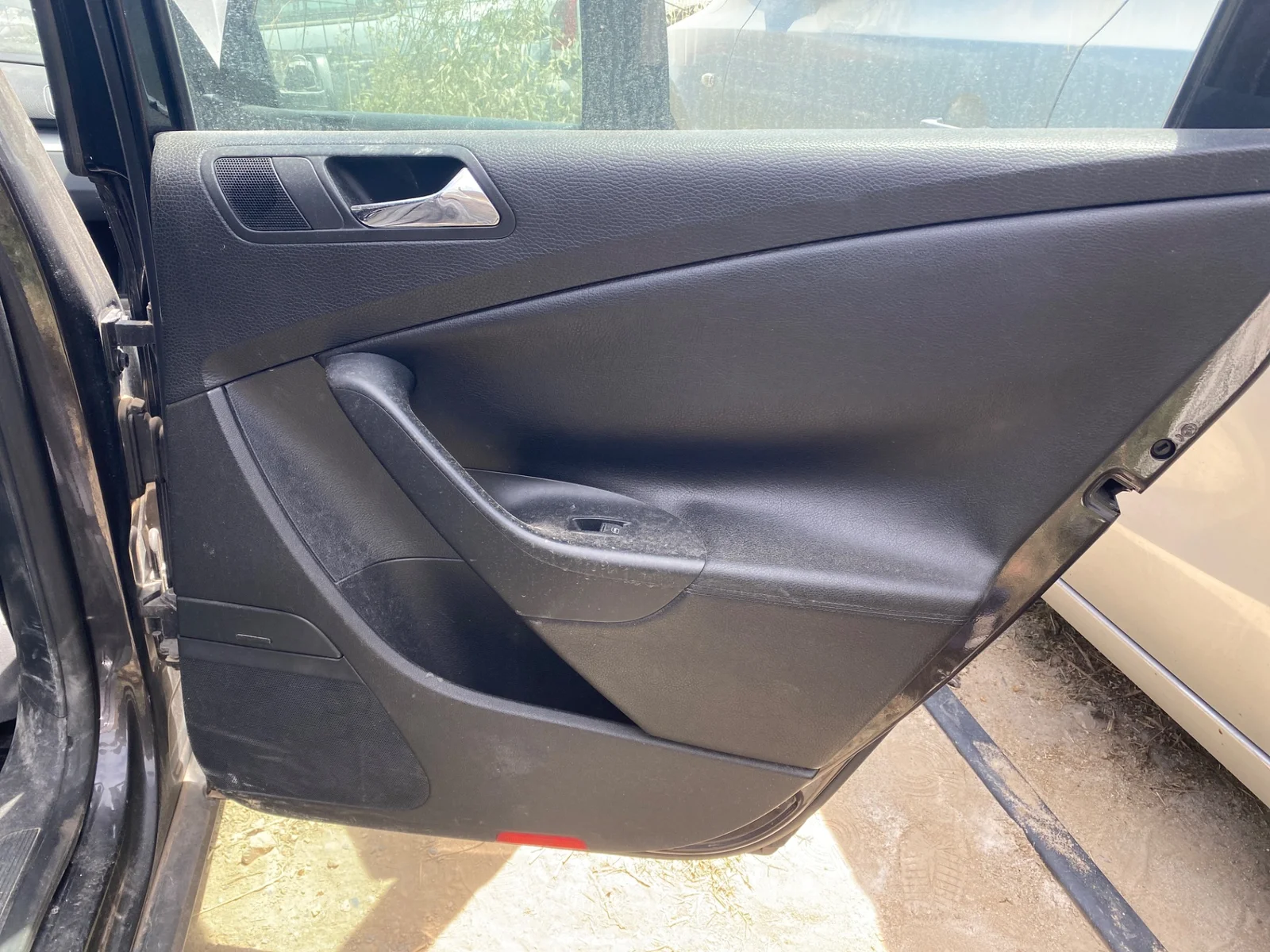 Foto de GUARNECIDO PUERTA TRASERA DERECHA VOLKSWAGEN PASSAT VARIANT (3C5) 2.0 TDI DPF (170 CV / 125 KW) referencia 3C9867212EGFKZ