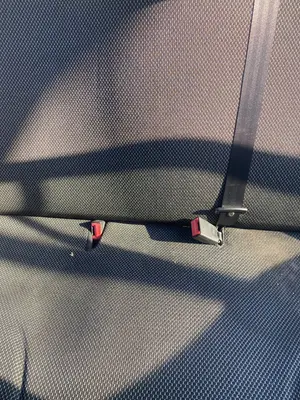 Foto de ENGANCHE CINTURON TRASERO CENTRAL NISSAN MICRA (K12E) 1.2 CAT (65 CV / 48 KW)