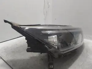 Foto de FARO DERECHO SSANGYONG KORANDO 1.6 Turbodiesel CAT (136 CV / 100 KW) referencia 8310237100 foto 4