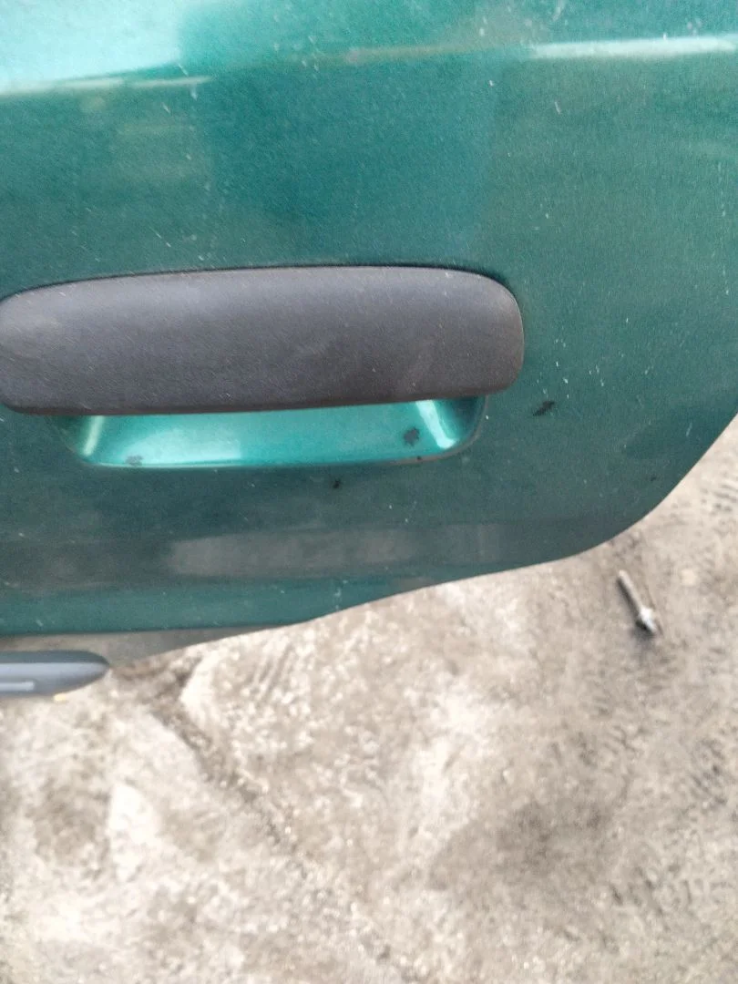 Foto de MANETA EXTERIOR TRASERA IZQUIERDA PEUGEOT 106 (S2) 1.1 (60 CV / 44 KW)